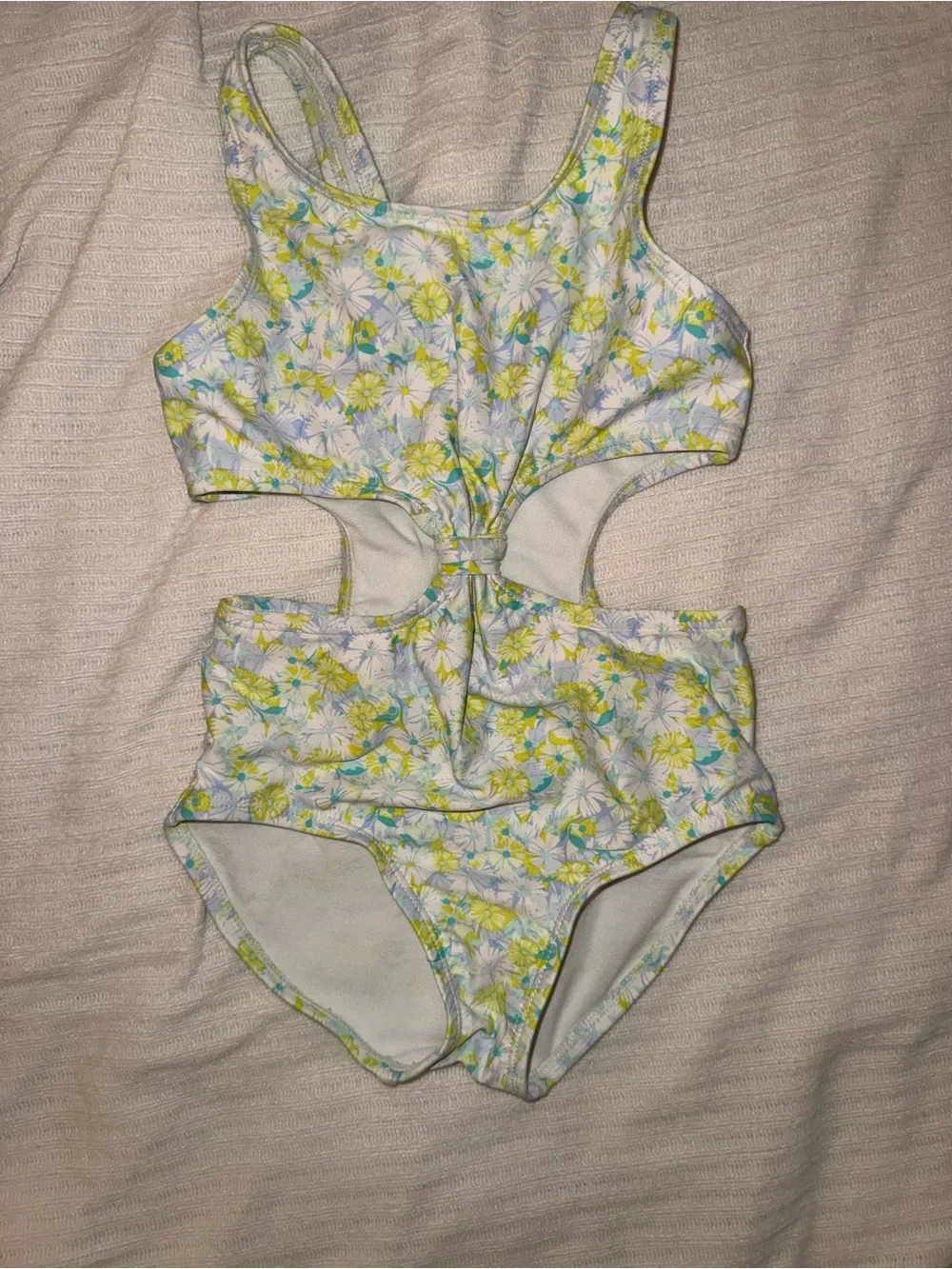 Girls Floral Cutout One-Piece Swimsuit in White and Yellow | Size:6/6X